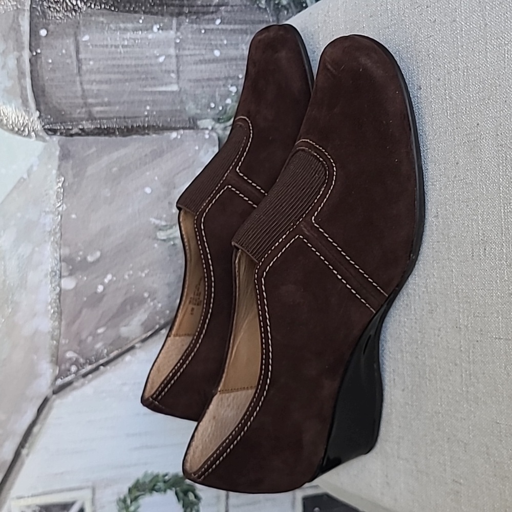 NWOT Woman's Softspots casual shoes. Size 8.5.